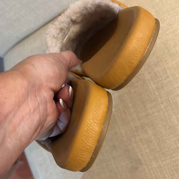 OLUKAI Konea Leather Shearling Lined Mule, 7 - Picture 7 of 11